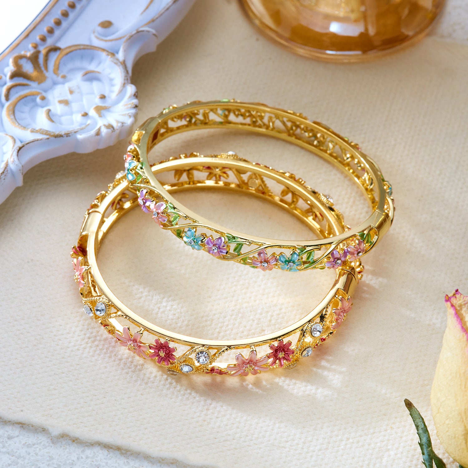 Wholesale Retro Enamel Flower Open Bangle For Women Hollow Out Copper Jewelry Accessory Boutique Resale Party Gift