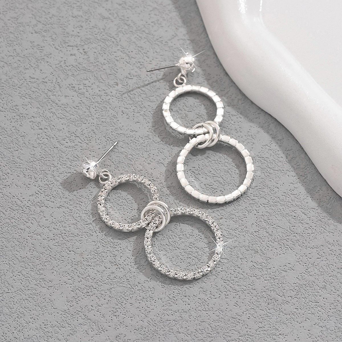 Wholesale  Rhinestone Claw Chain Earrings