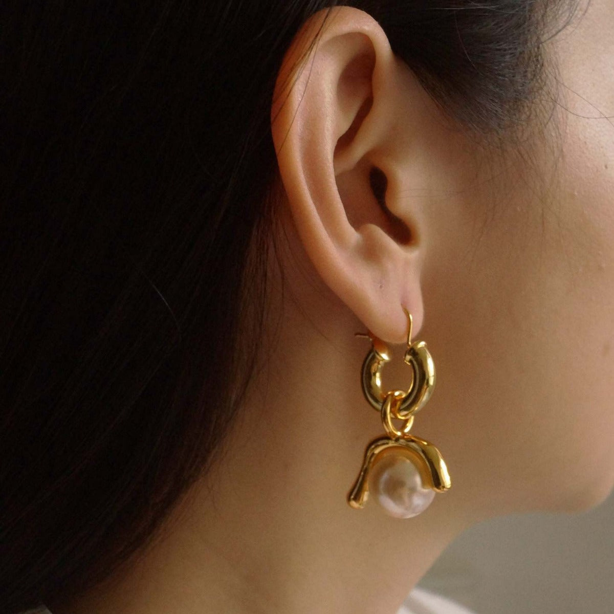 Wholesale  exaggerated large earrings natural pearl ear jewelry