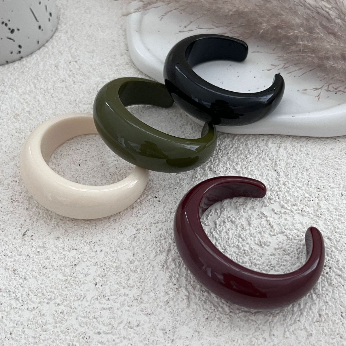 Wholesale Non Fading Resin Bracelet Curved Polished Vintage Style Trendy Jewelry Accessory For Everyday Wear