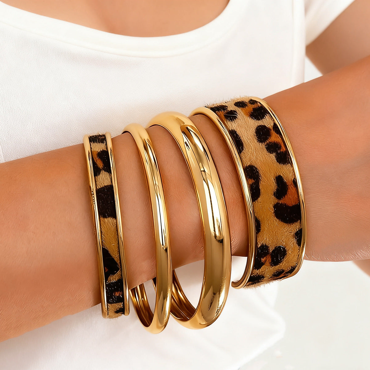 Wholesale 4 Piece Women S Leopard Print Stacking Bracelet Set Stylish Electroplated Jewelry Accessory For Everyday Wear Boutique Resale
