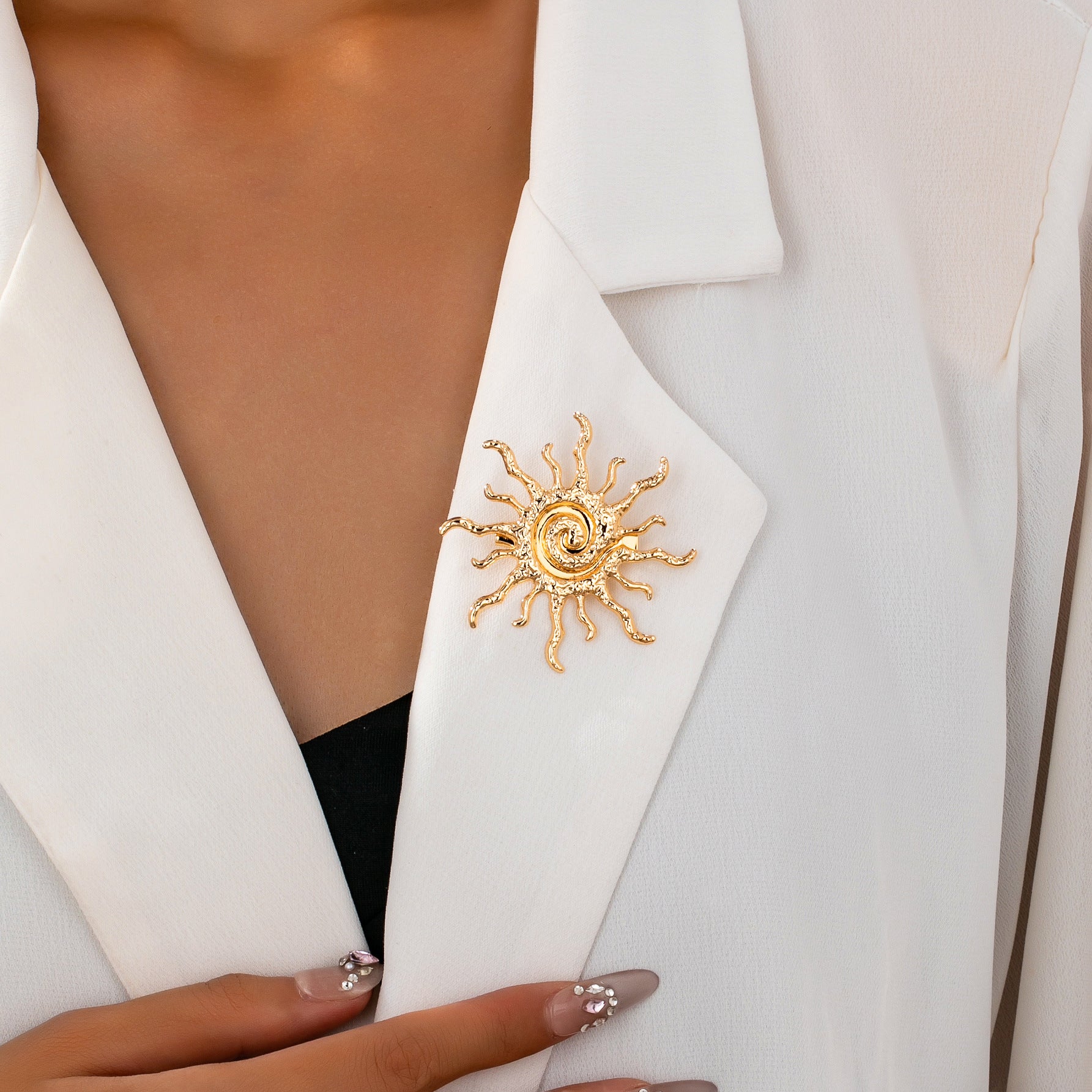 Wholesale Women S Gold Sun Brooch Stylish Metal Jewelry Accessory For Daily Wear Party Gift And Boutique Resale