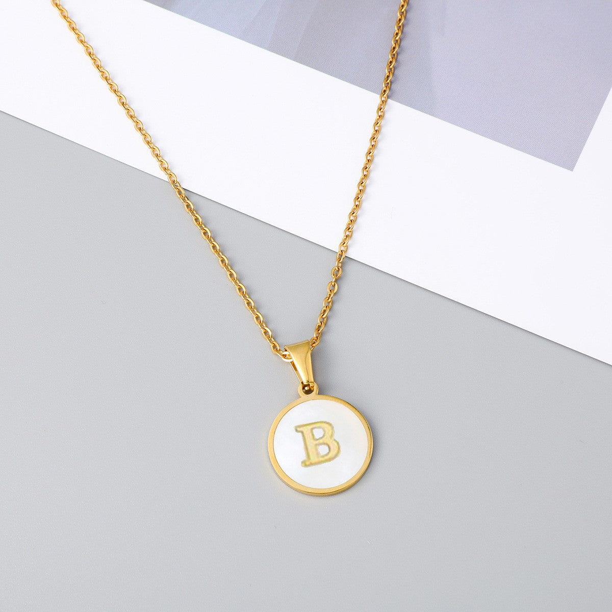 Wholesale Round Stainless Steel Gold Plated Letter Pendant Necklace for Women Fashion Accessory Gift