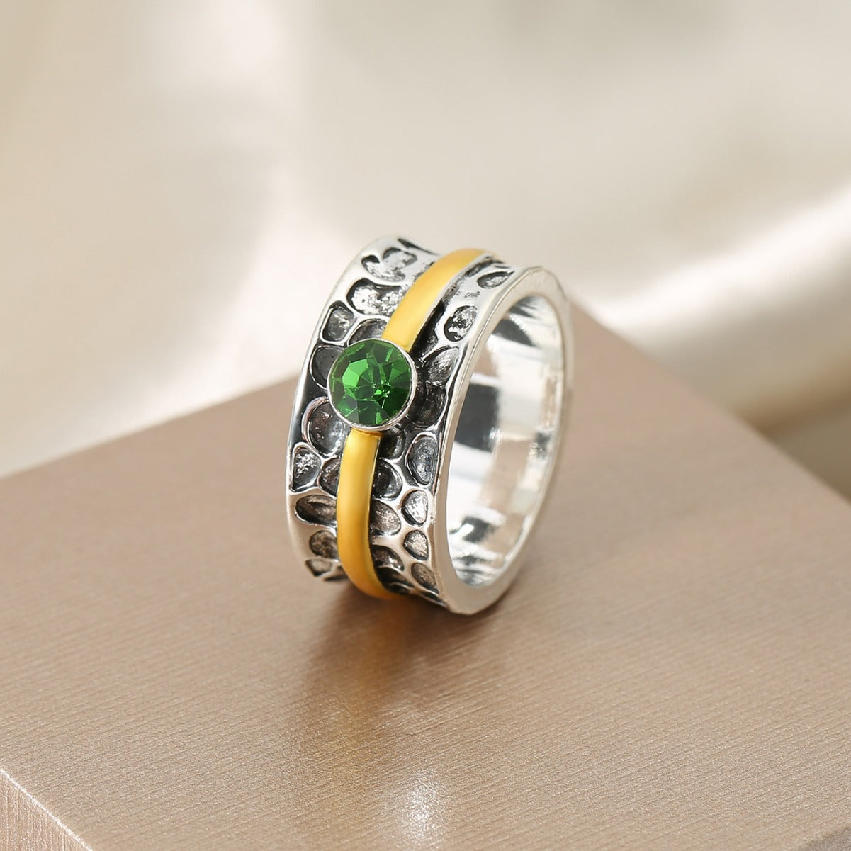 Wholesale  Two-color Personality Ring  Retro Pattern Anaglyph Ring