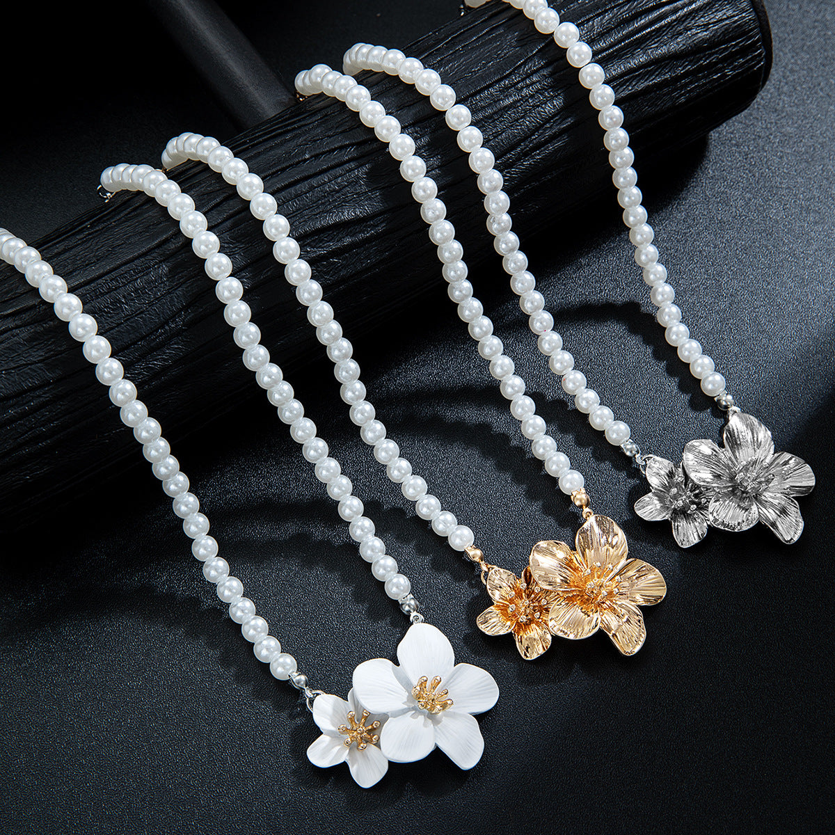 Wholesale Three-dimensional flower pendant pearl beaded adjustable clavicle chain