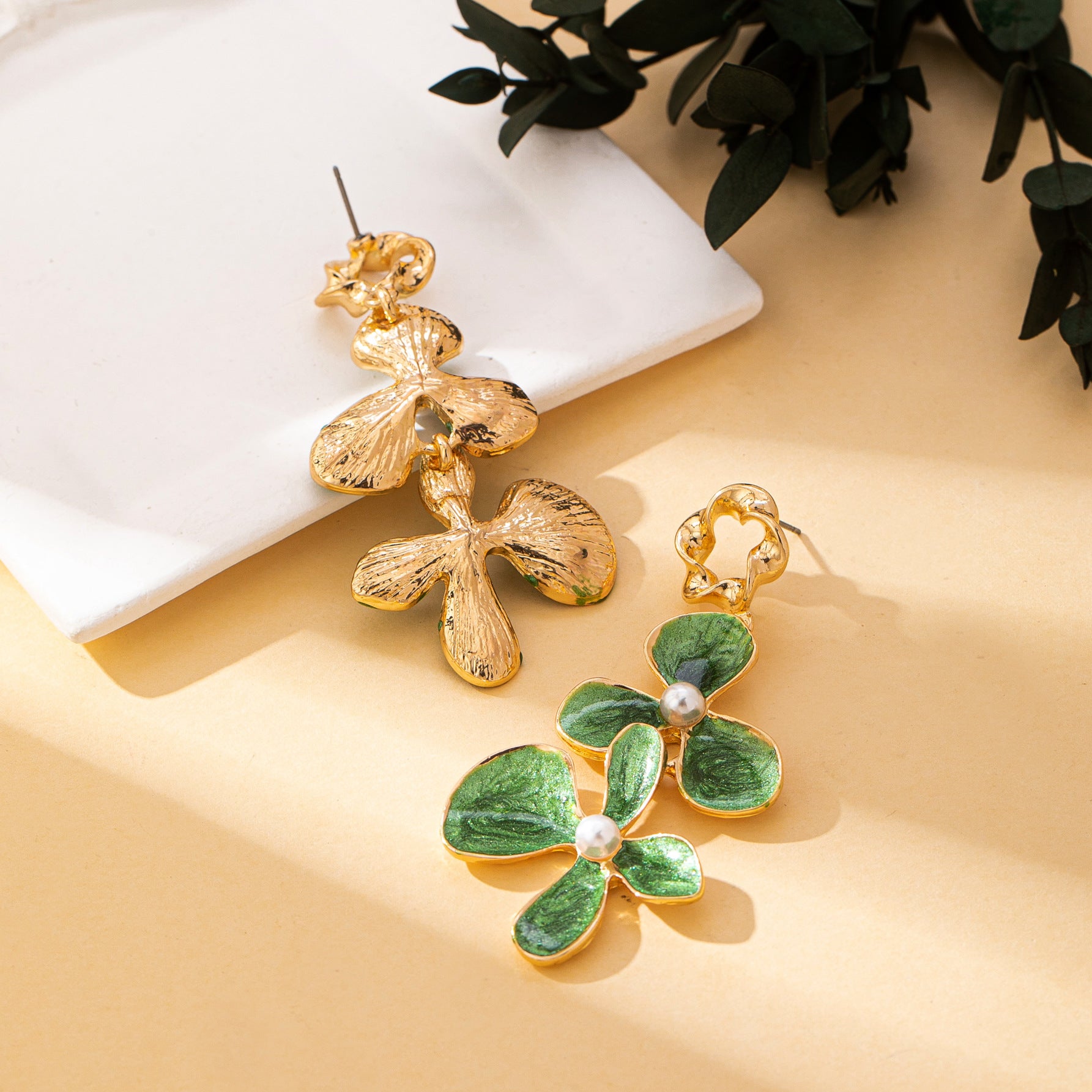 Wholesale Retro Green Floral Drop Earrings Alloy Fashion Accessory For Women Daily Party Vacation