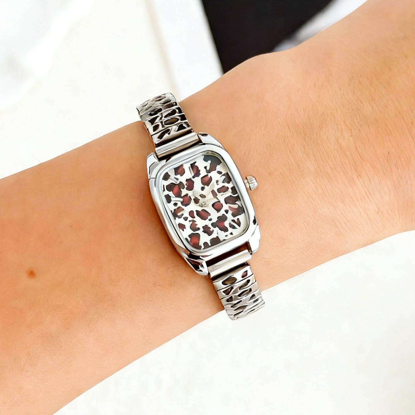 Wholesale Vintage Women' s Bracelet Watch Quartz Waterproof DIY Chain Student Gift Fashion Accessory