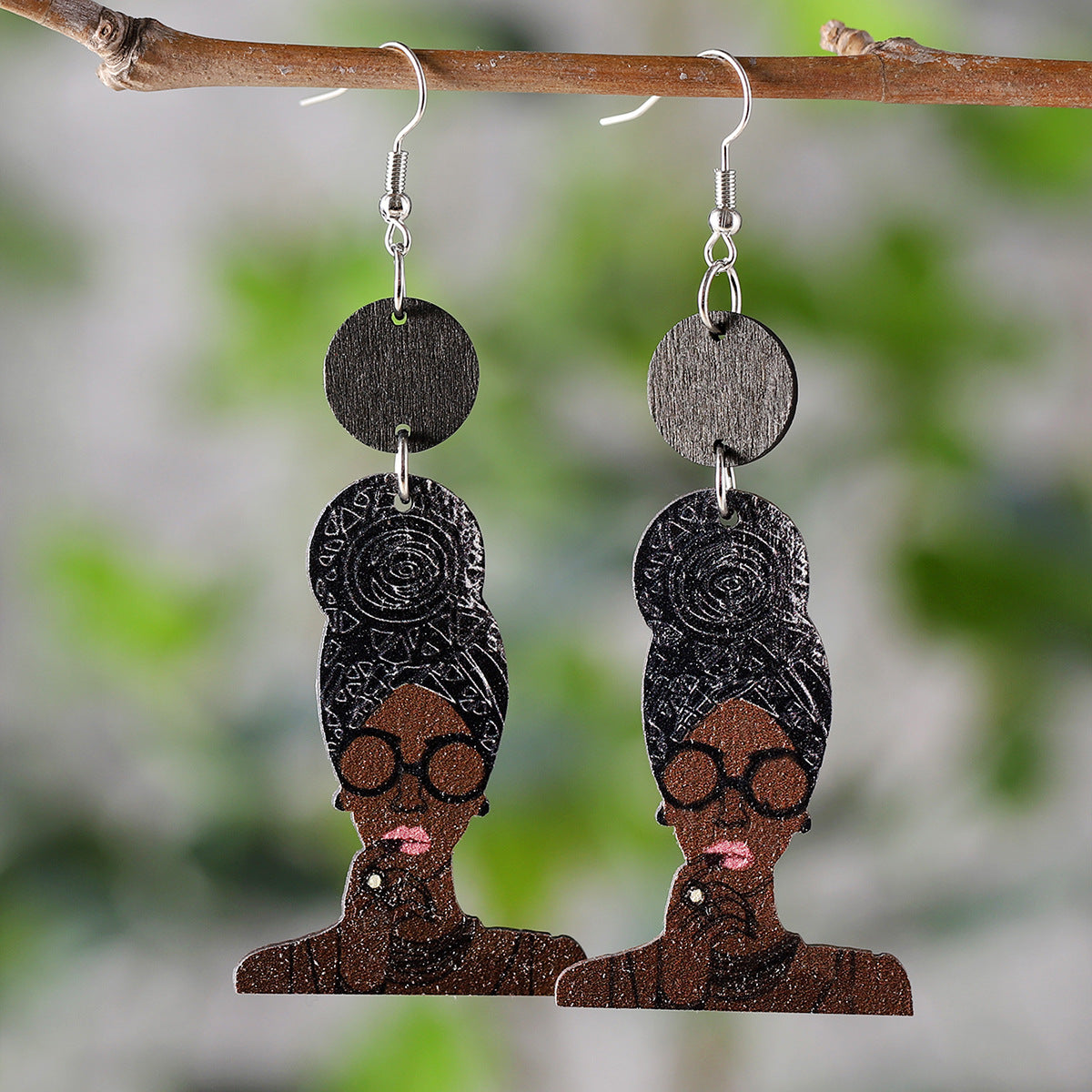 Wholesale Queen's head pendant earrings wooden double-sided earrings