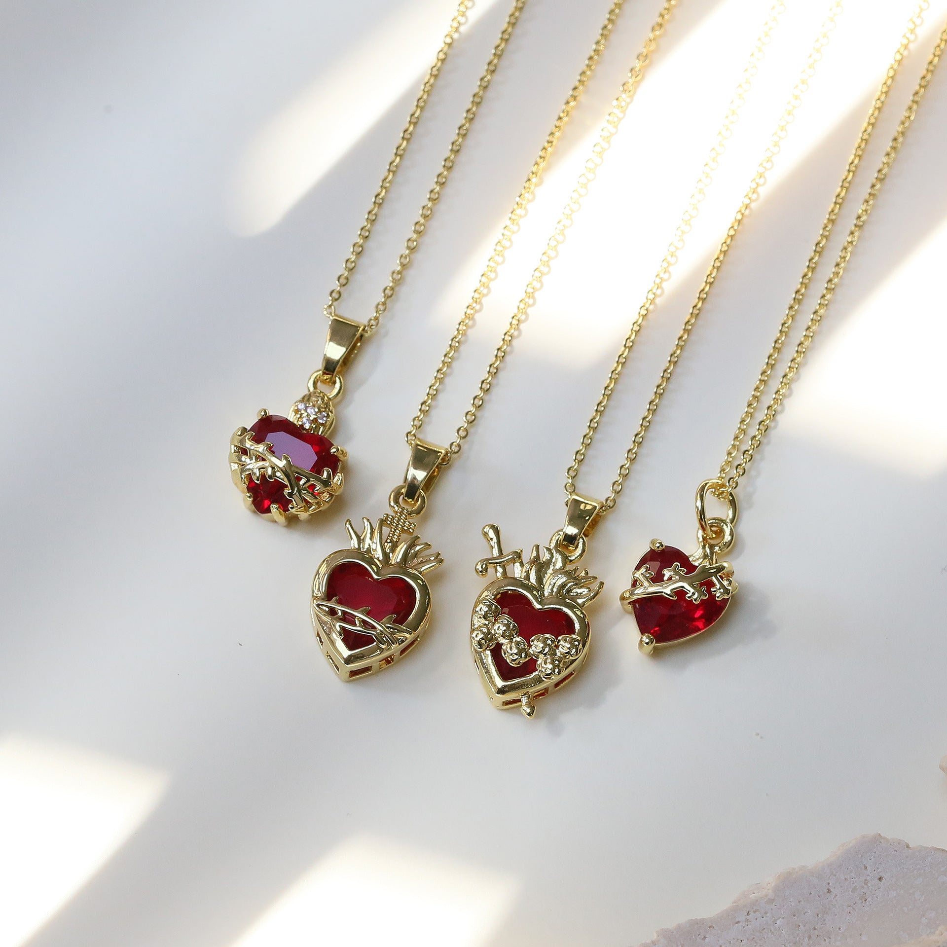 Wholesale  fashion brass red heart heart-shaped sacred heart lady pendant clavicle chain
