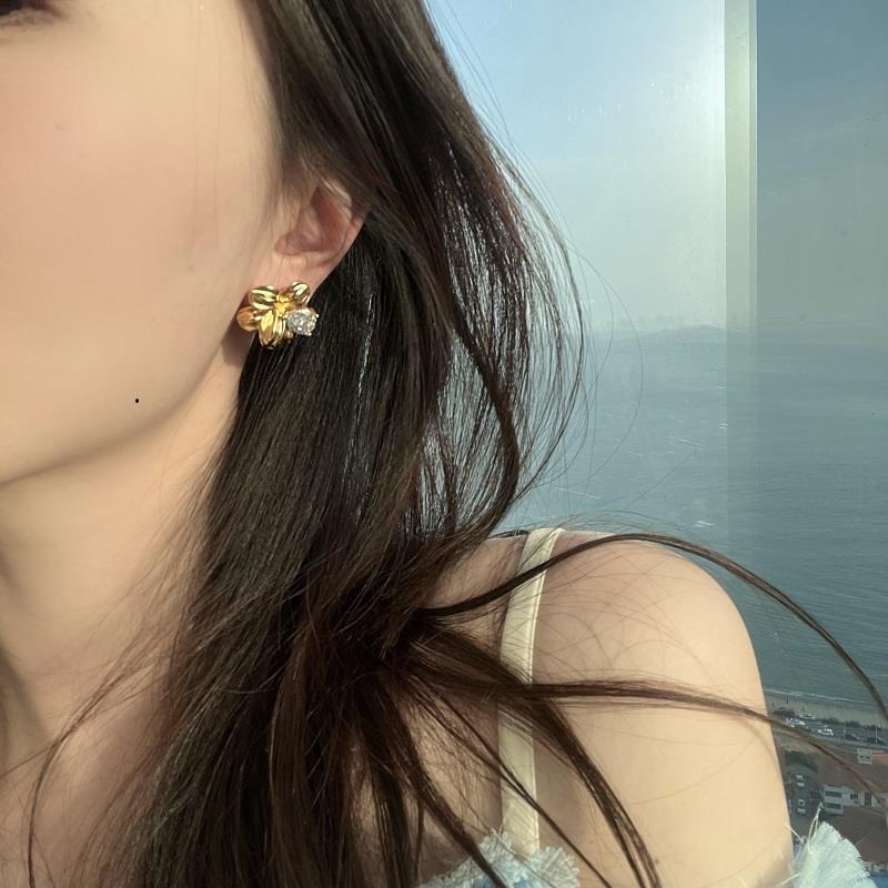 Wholesale multi-layer three-dimensional flower white stone earrings