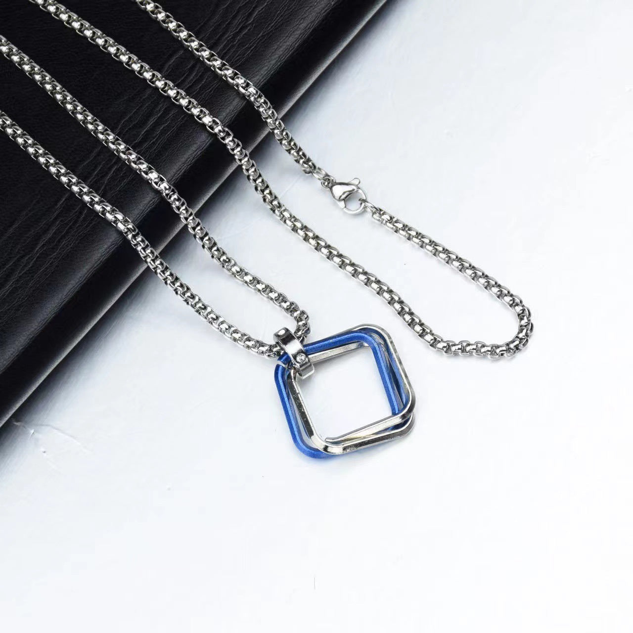 Wholesale Modern Geometric Three-Ring Pendant Necklace,  Alloy,  70cm Box Chain,  Unisex Jewelry Accessory for Resale