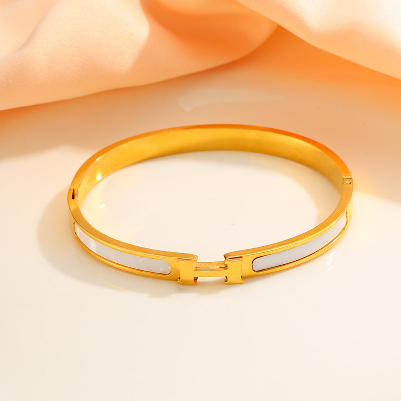 Wholesale Light Luxury Shell Bracelet - Trendy Jewelry Accessory for Everyday Wear or Boutique Resale