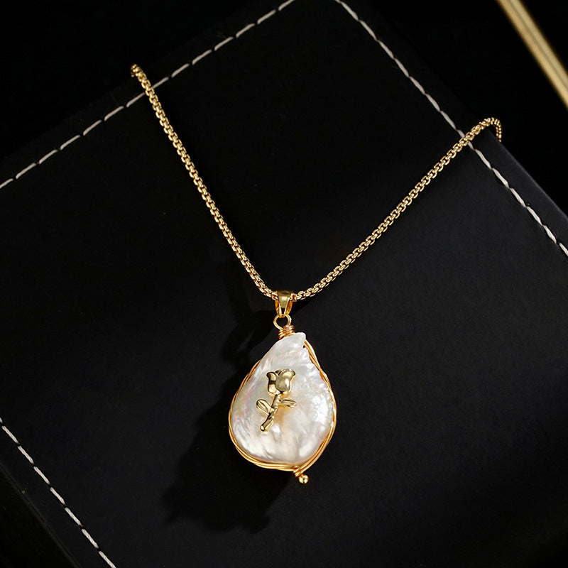 Wholesale  Baroque Freshwater Pearl Necklace  Personality Rose Embellished Brass Winding Necklace