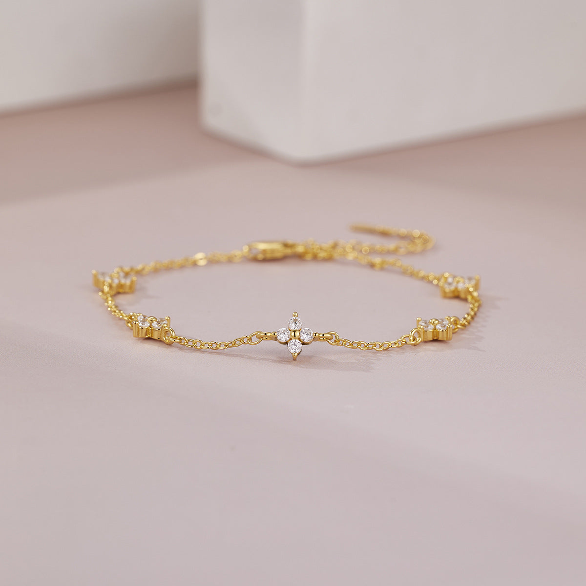 Wholesale Women S Four Pointed Star Four Leaf Clover Bracelet Japanese Korean Style White Gold Plated Copper Jewelry Accessory Boutique Gift