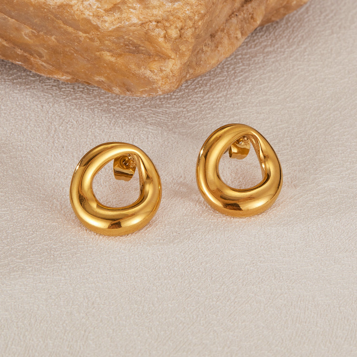 Wholesale  retro stainless steel all-match  geometric gold-plated earrings