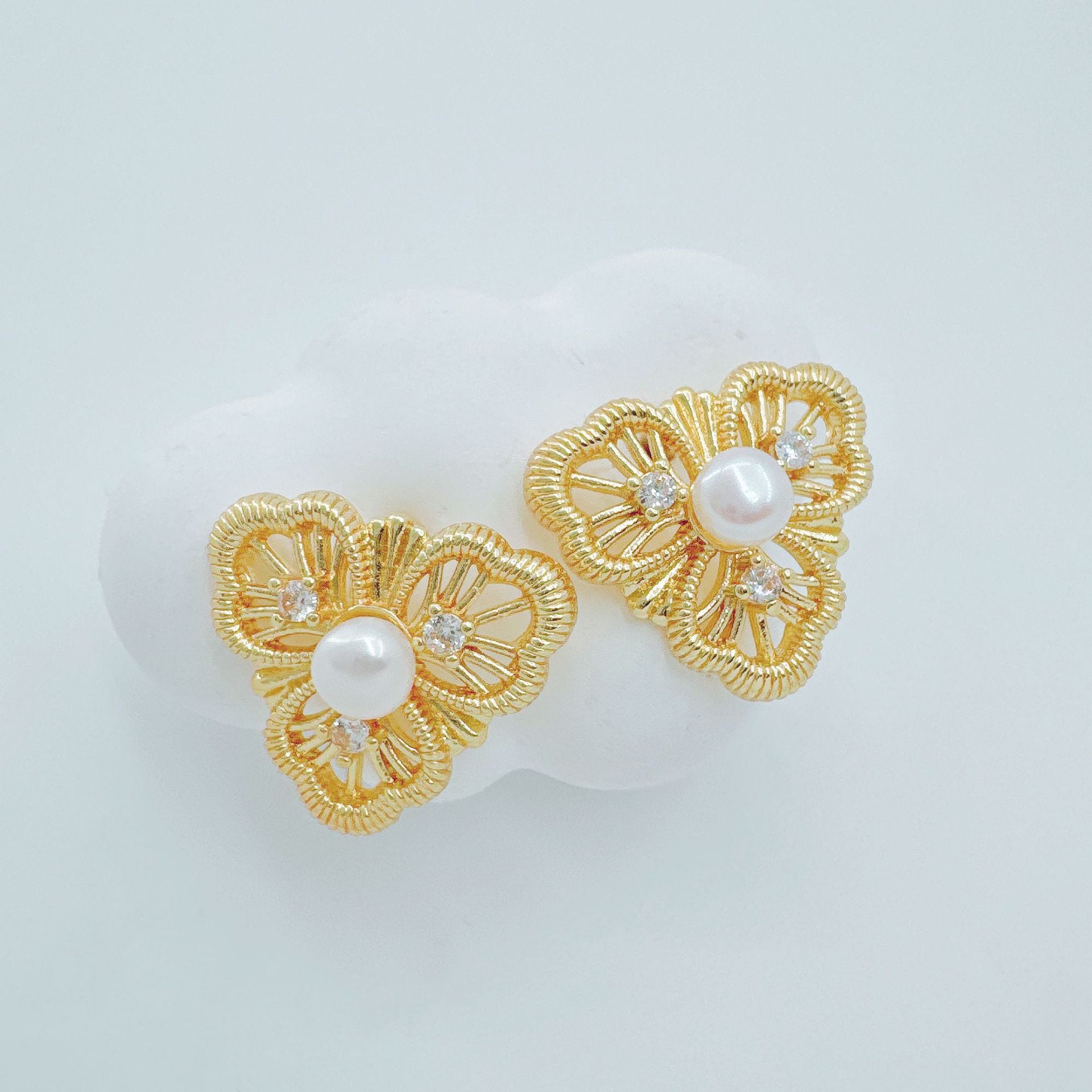 Wholesale Light Luxury Gold Plated Copper Cubic Zirconia Pearl Jewelry Set for Women