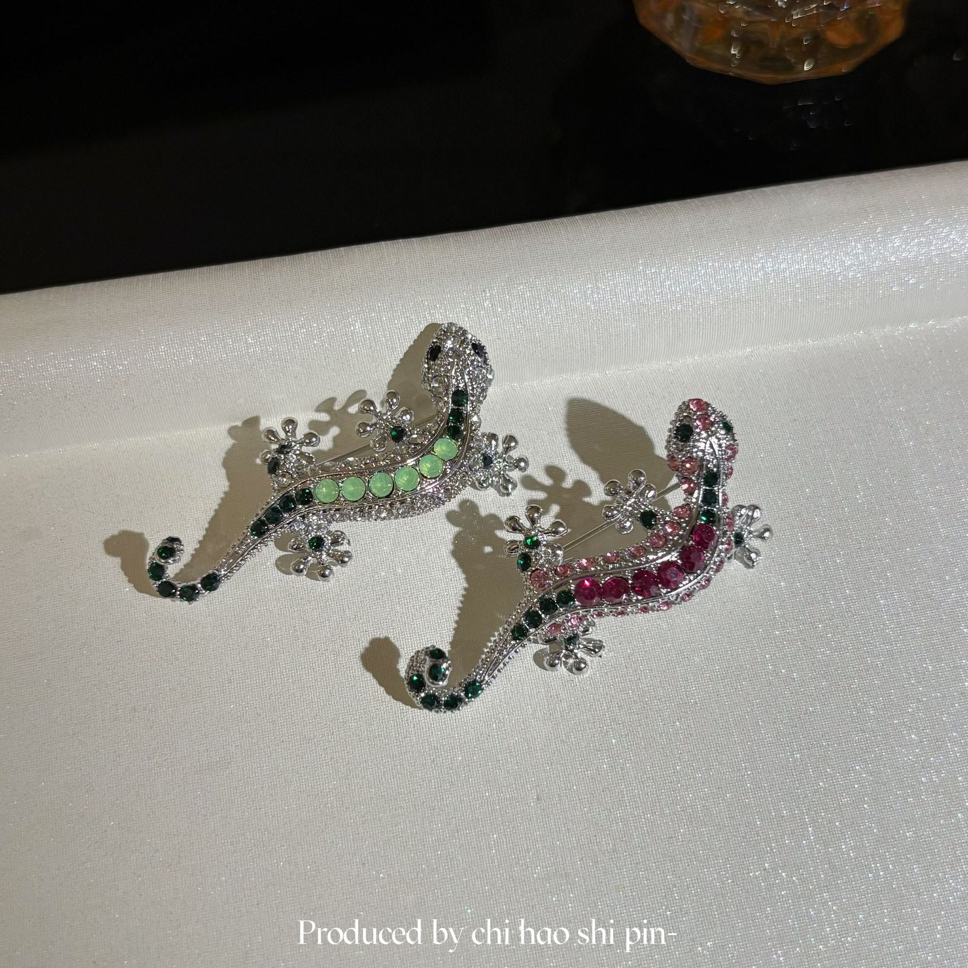 Wholesale  Fashion Diamond Lizard Brooch  Light Luxury Brooch