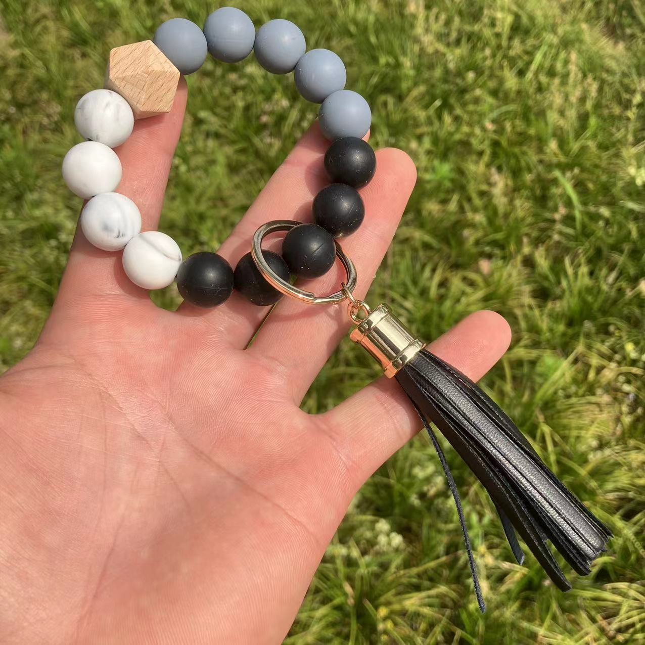 Wholesale Trendy Silicone Bead Bracelet With Tassel Wooden Bead Keychain Natural Geometry Style Chic Jewelry Accessory Gift