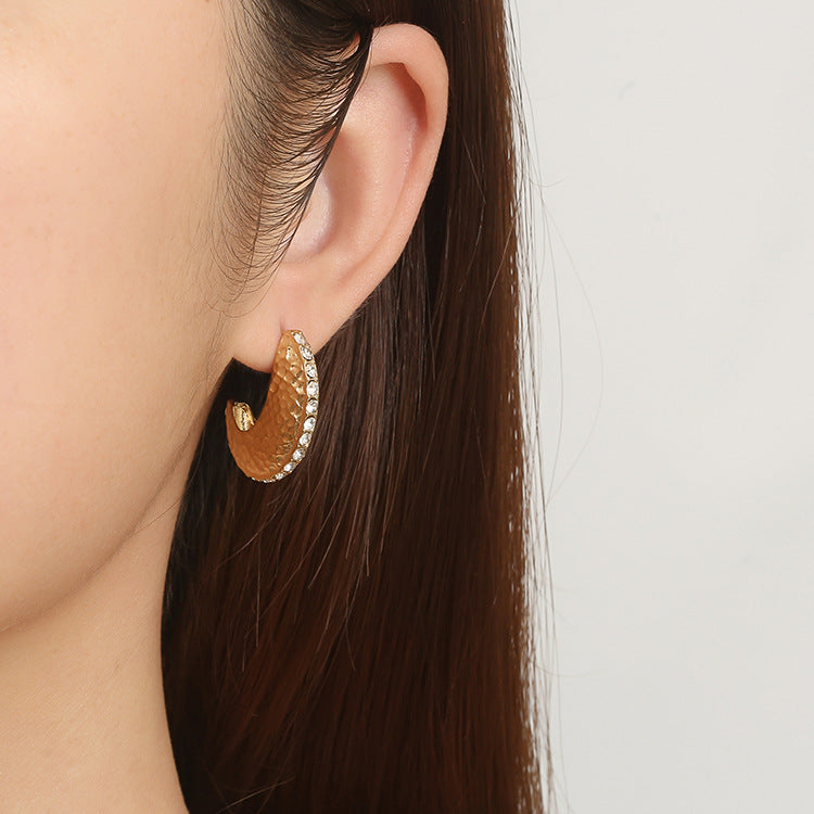 Wholesale Fashion Crescent Shape Stainless Steel Diamond Earrings