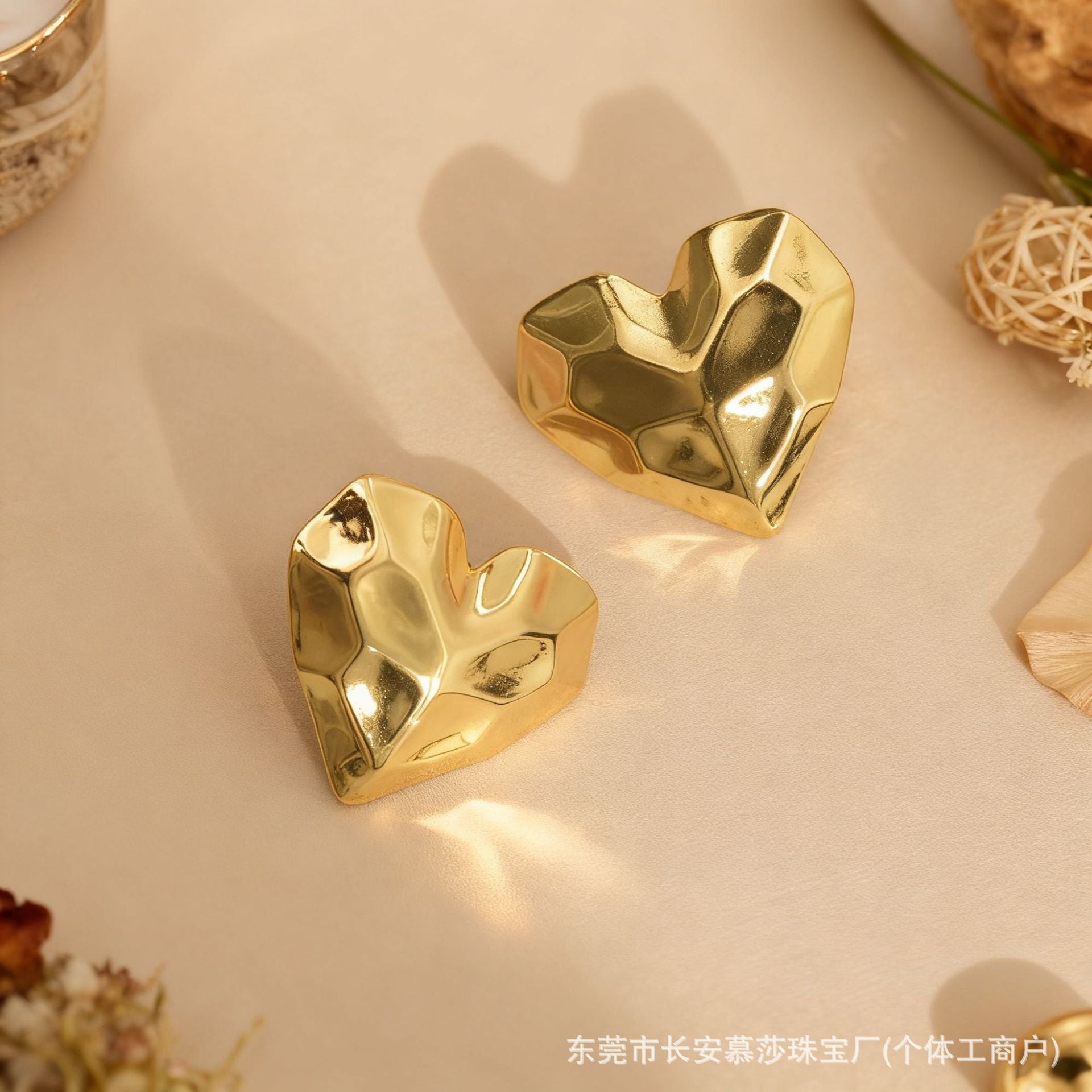 Wholesale Modern Heart Shape Stainless Steel Earrings Trendy Golden Electroplated Earrings for Women Party Wear Jewelry Accessory