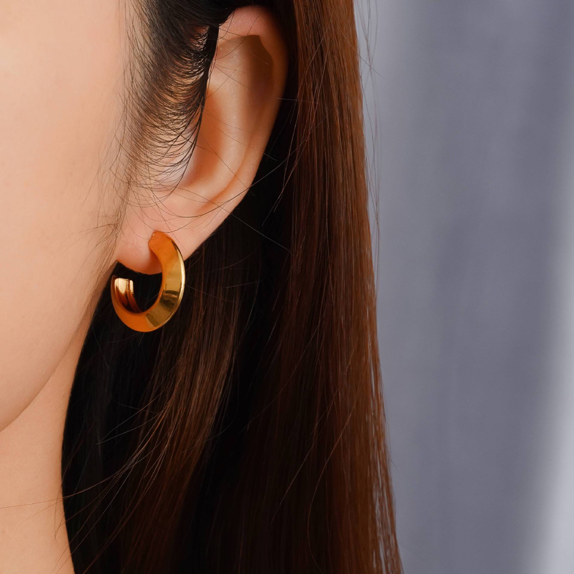 Wholesale Stainless Steel French Retro Glazed C-Shaped Earrings 18K Gold Plated Fashion Accessory