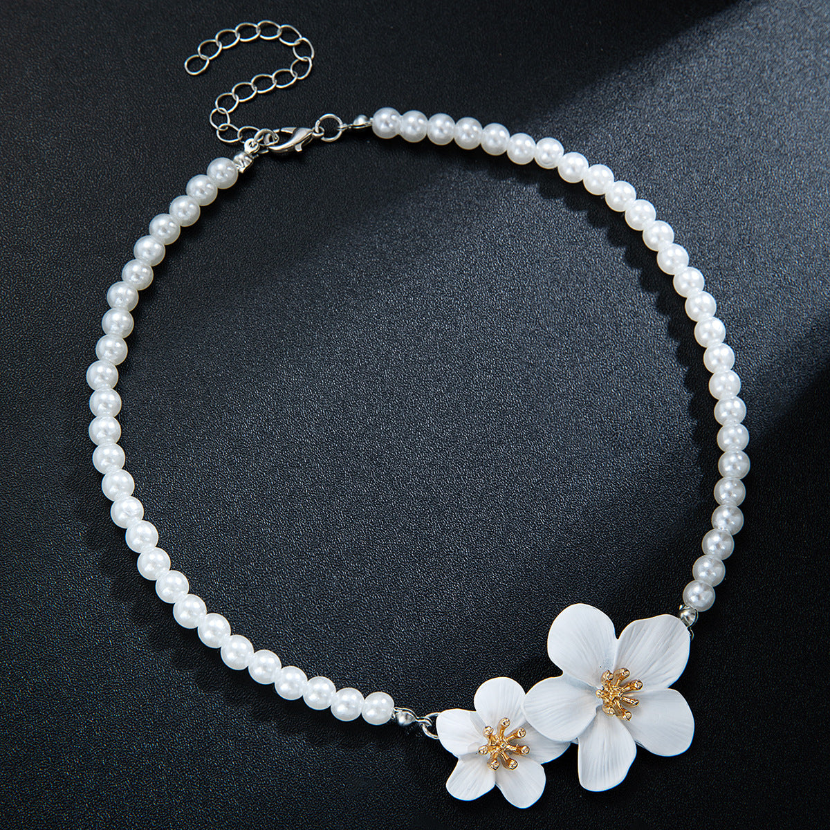 Wholesale Three-dimensional flower pendant pearl beaded adjustable clavicle chain