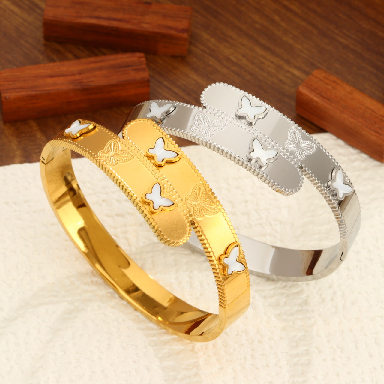 Wholesale Butterfly Titanium Steel Gold Bracelet Stainless Steel Fashion Light Luxury Women' s Niche Exquisite Jewelry Accessories for Men