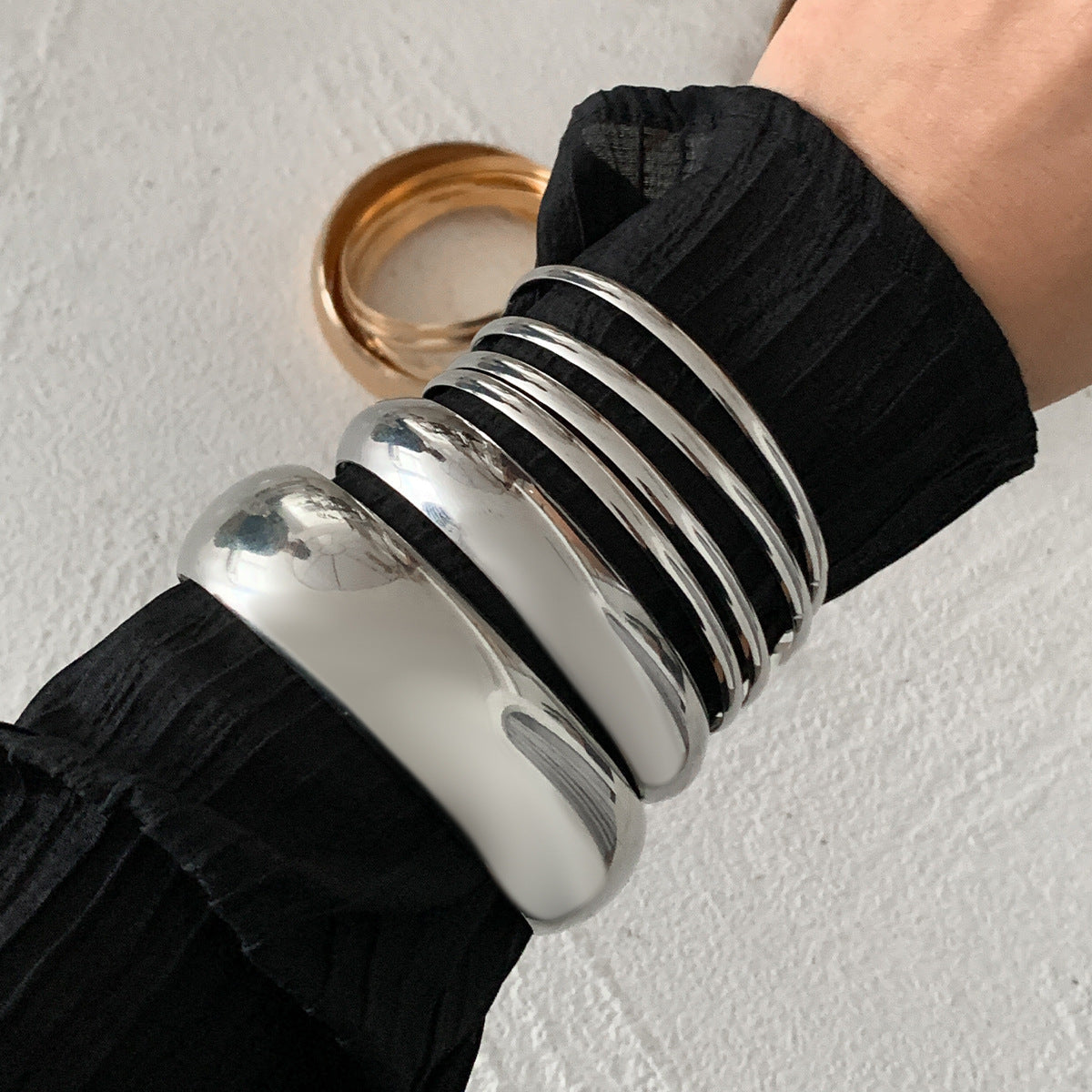 Wholesale Fashion Double Ring Multi Layer Iron Bangle Gold Electroplated Wide Cuff For Women Jewelry Accessory For Gift Or Resale