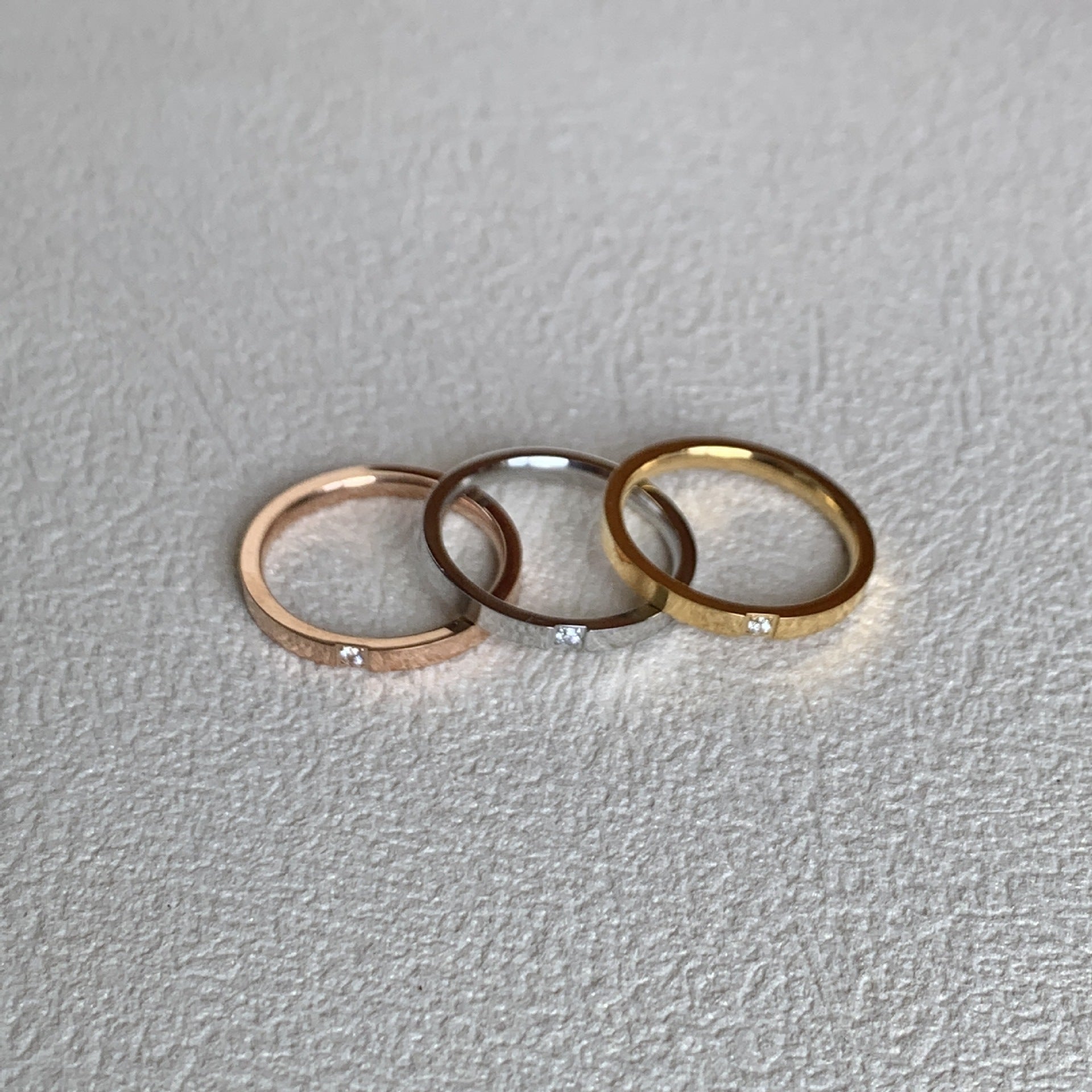 Wholesale Stylish Minimalist Couple Stacking Ring Thin Band Titanium Steel Gold Plated Single Diamond Fashion Jewelry Accessory Boutique Resale