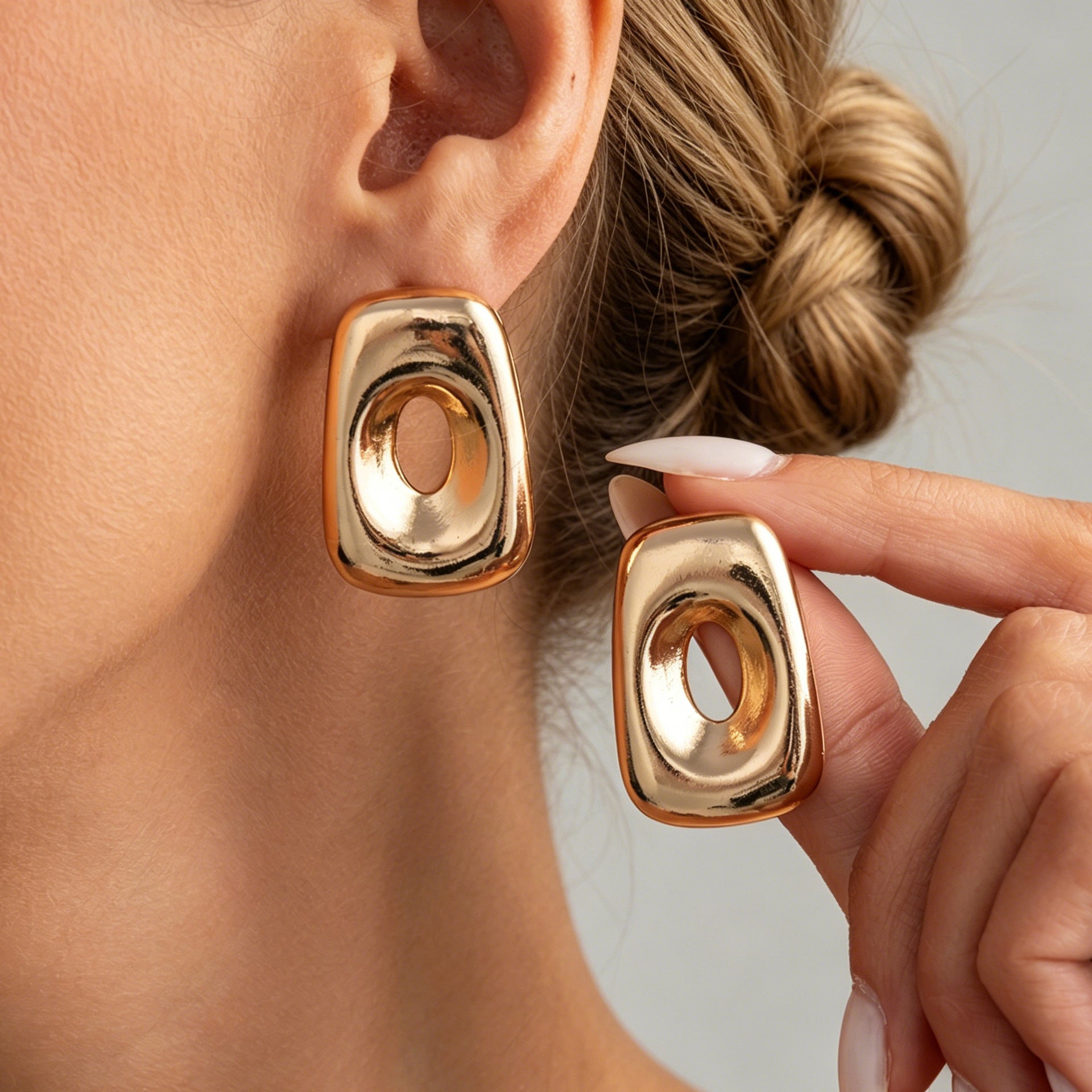 Wholesale Zinc Alloy Geometric Hollow-Out Earrings - Chic Fashion Accessory