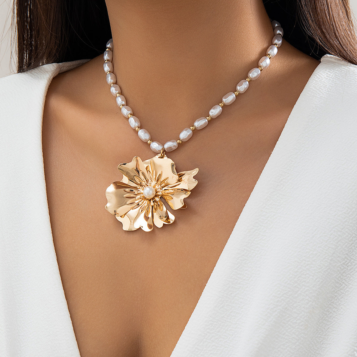 Wholesale man-made pearl metal sunflower necklace