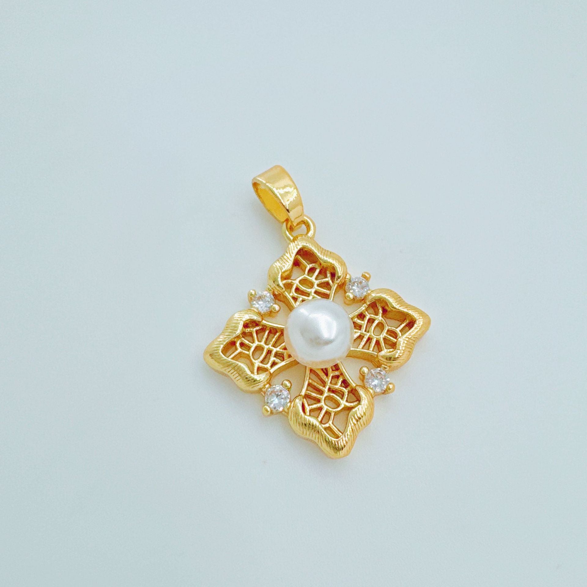 Wholesale Copper Zircon Jewelry Set with Four-Leaf Clover Design,  Real Gold Electroplated Fashion Accessory for Women Party Wear