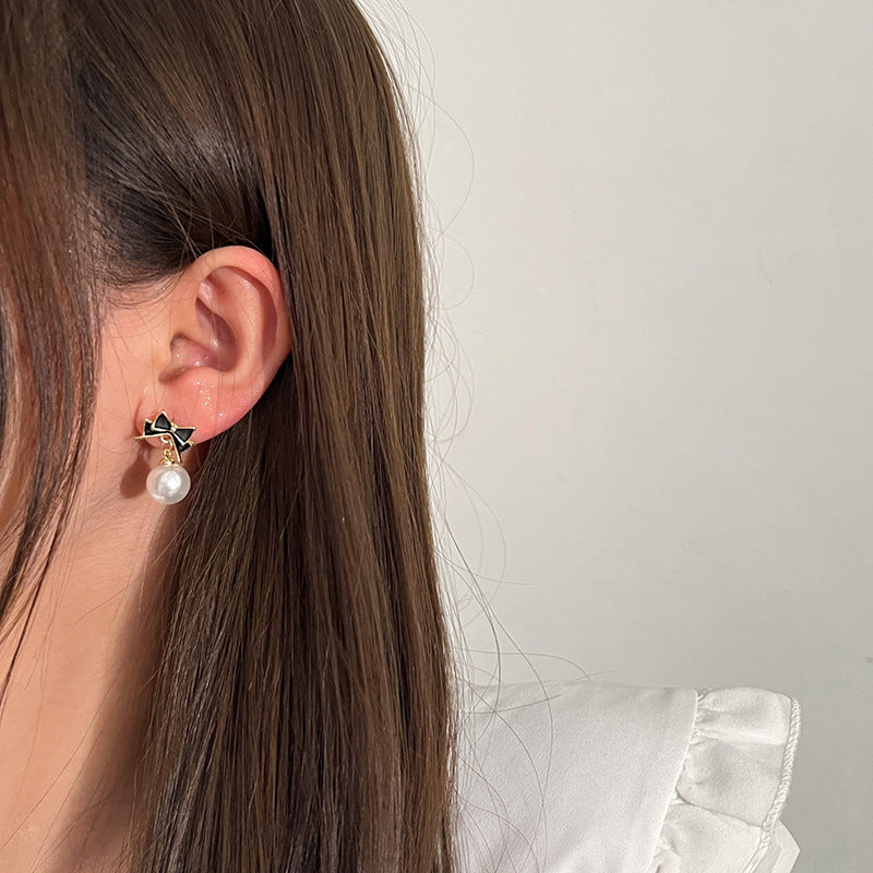 Wholesale Black Camellia Sterling Silver Light Luxury Earrings