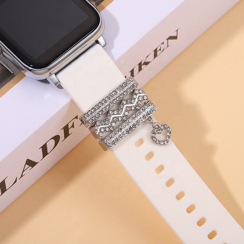 Wholesale Gold Heart Rhinestone Pendant Charms 3 Piece Set For Watch Band Chic Fashion Accessory Gift And Everyday Use