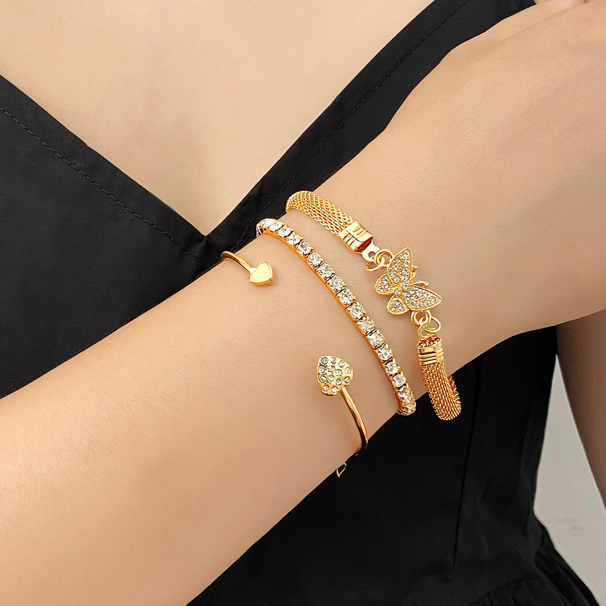 Wholesale Chic Heart Rhinestone Bangle and Butterfly Pendant Jewelry Set - Golden Alloy Fashion Accessory for Women Gift