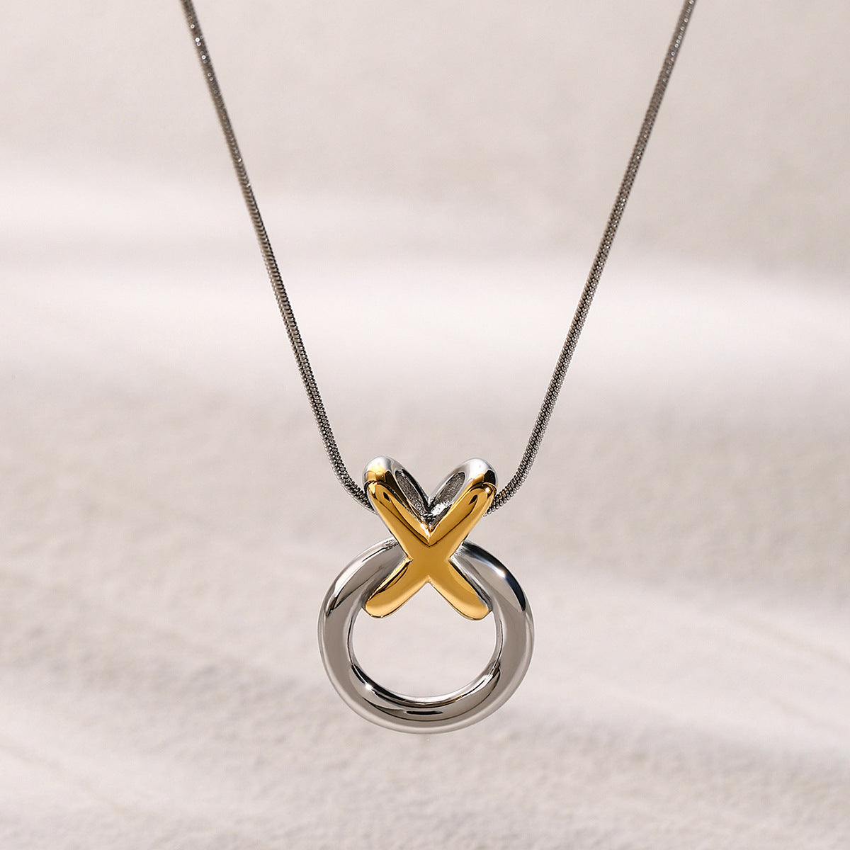 Wholesale 18k Gold Stainless Steel/XO One Pendant Necklace