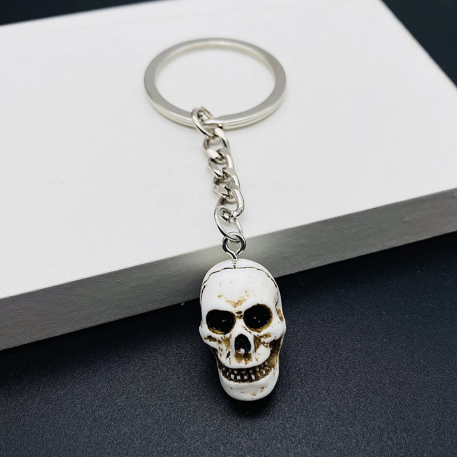 Wholesale  Resin Keychain with Ghost Coffin Pumpkin Design,  Trendy Car Key Accessory for Bags and Backpacks