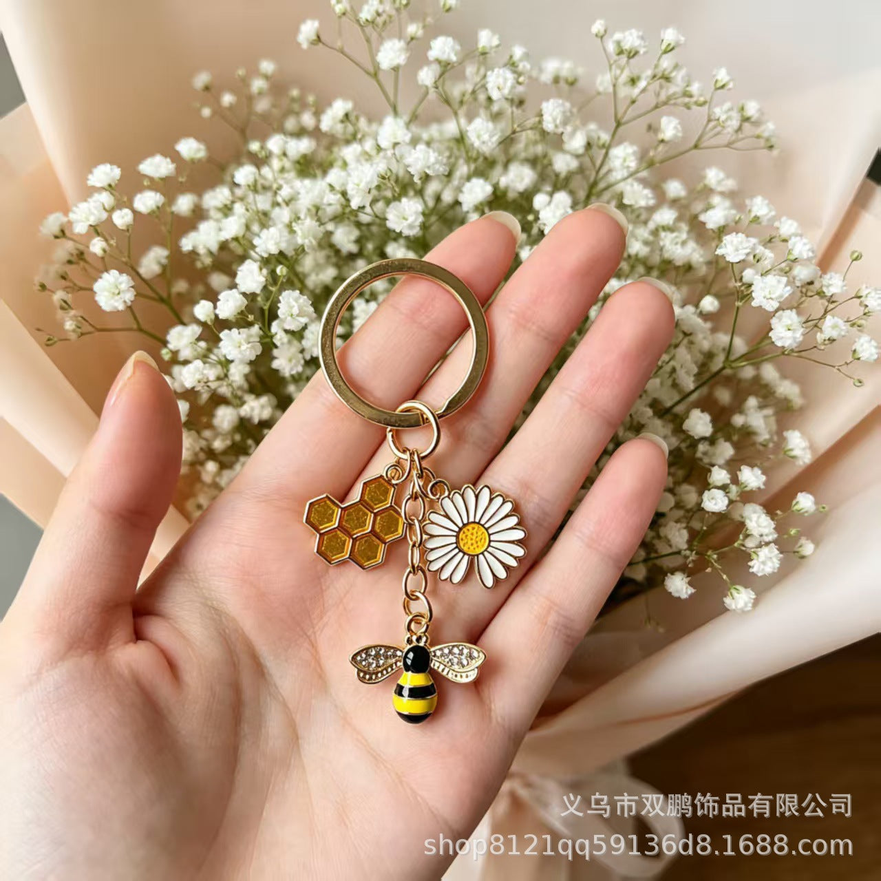 Wholesale Alloy Drop Oil Keychain  Bee Hive Design Cute Bag Charm for Girls Boutique Resale