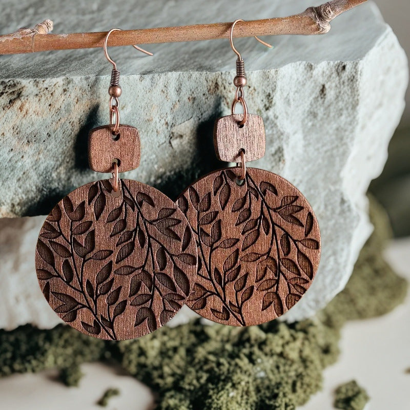 Wholesale Retro Bohemian Leaf Engraved Round Wooden Pendant Earrings Fashion Jewelry Accessory For Gift And Boutique Resale