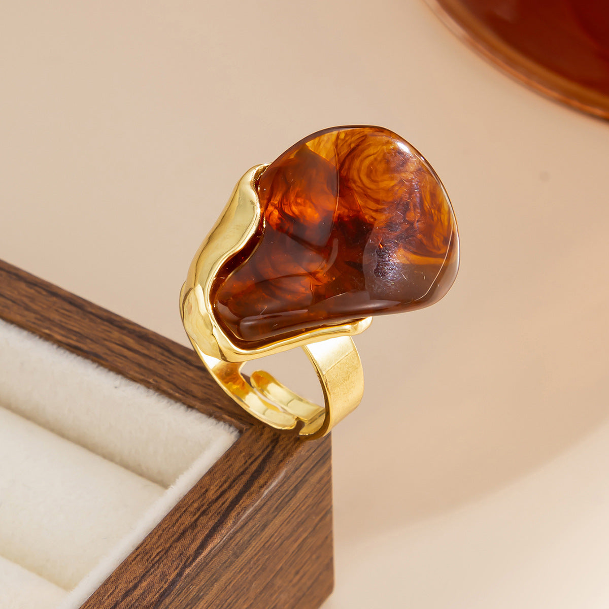 Wholesale Retro Translucent Amber Smudged Resin Ring