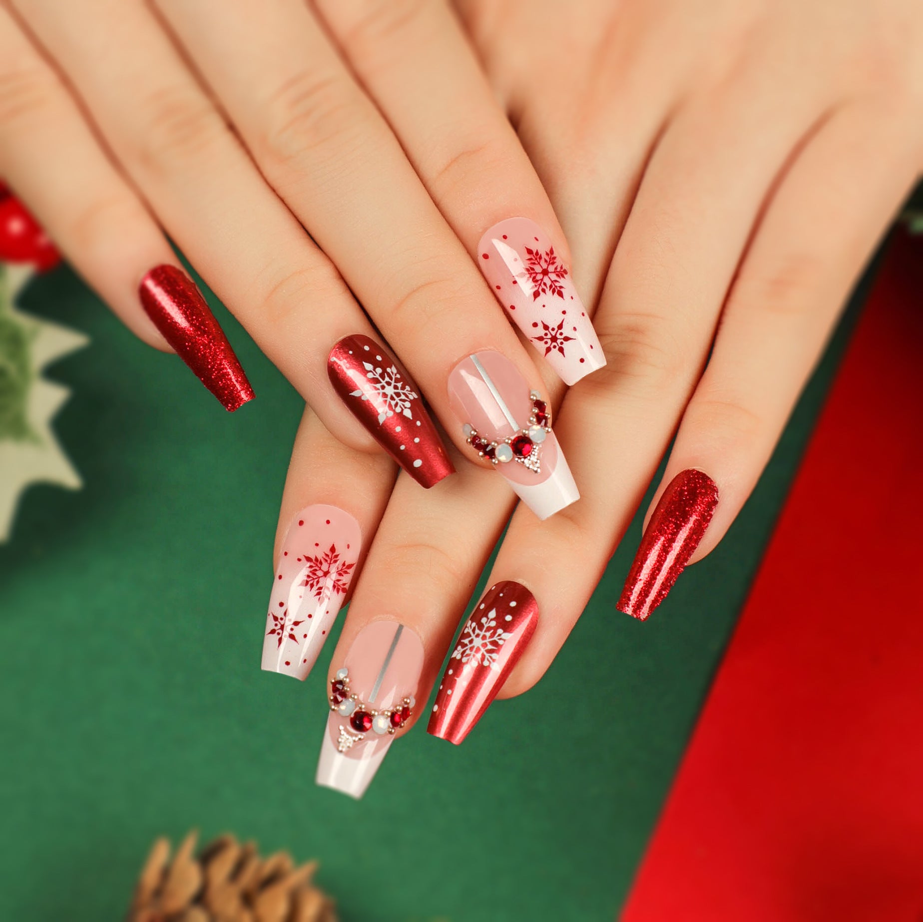 Wholesale 24 Pieces/box Christmas Medium and Long Snowflake Wearable Nails Press-on Nails Kits ACC-NS-LeFan022