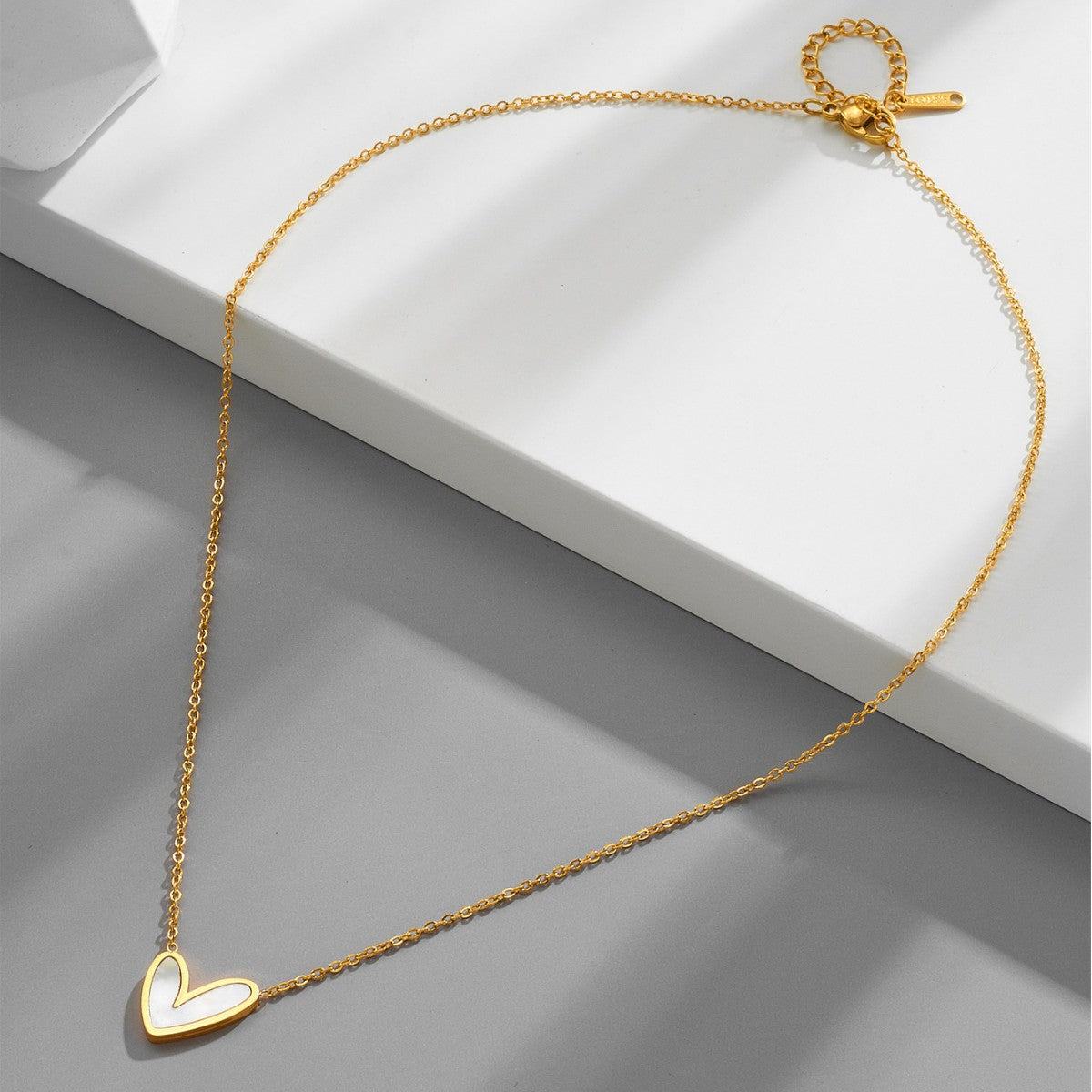 Wholesale titanium steel heart colorfast necklace