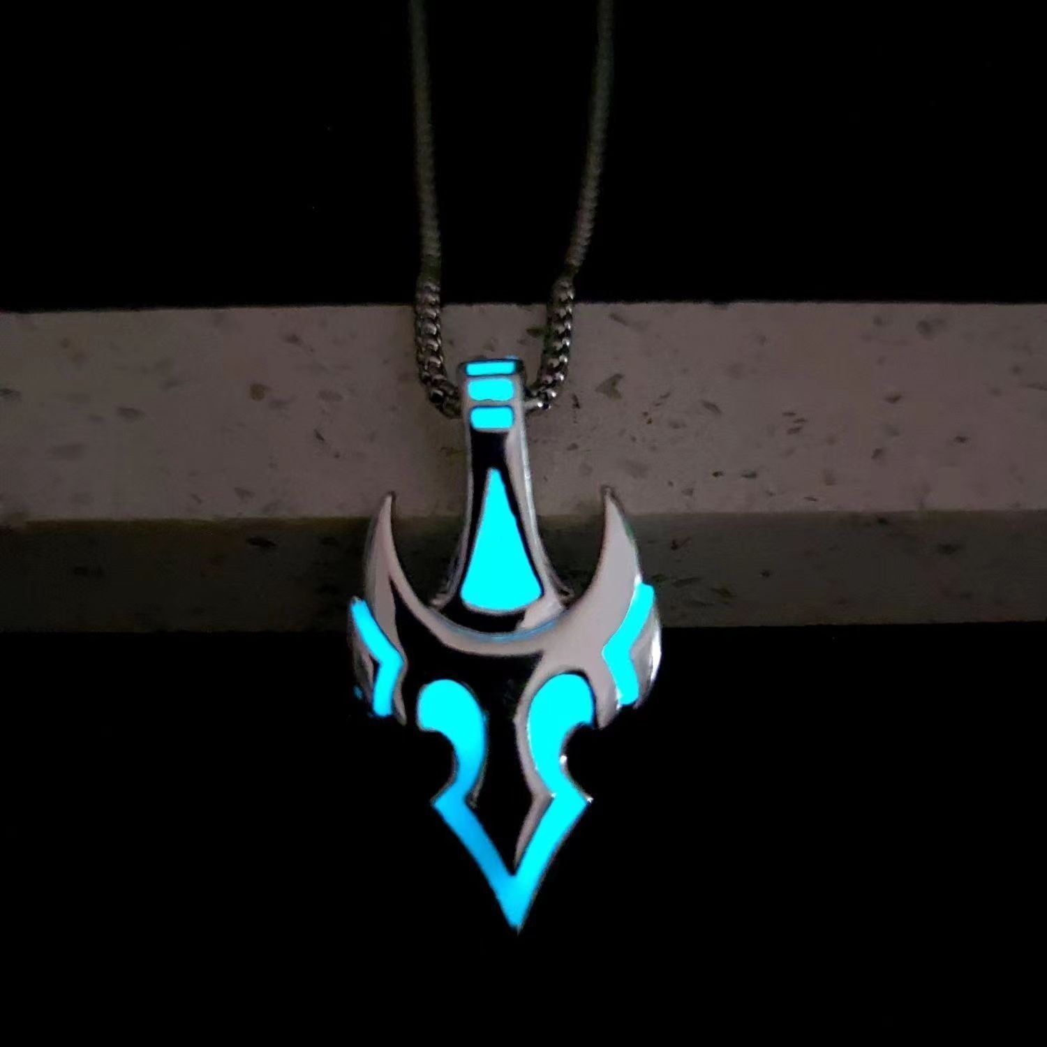 Wholesale Domineering shaped flame Dragon Sword luminous necklace