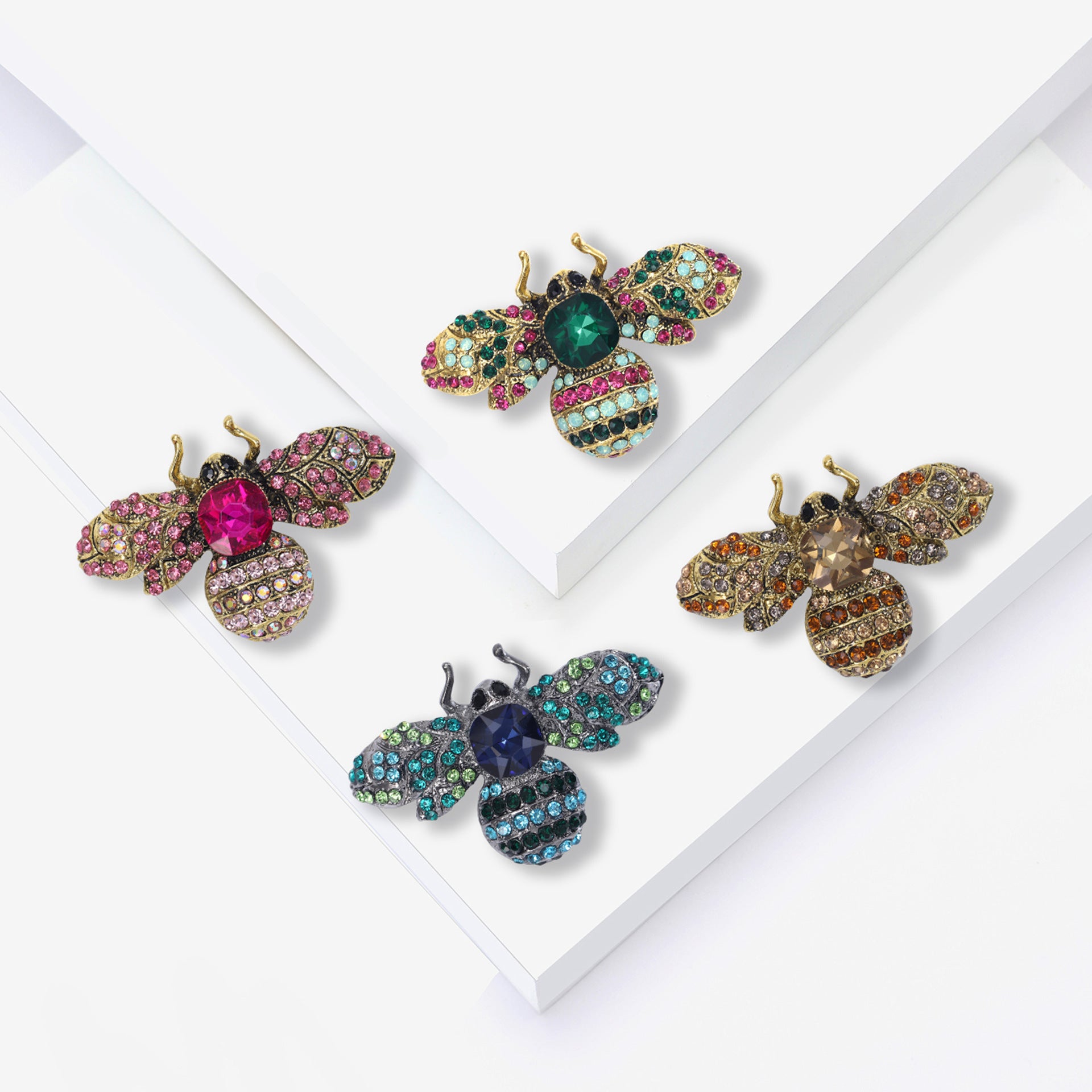 Wholesale Vintage Crystal Bee Brooch Pin Alloy Rhinestone Lapel Hat Accessory Chic Decorative