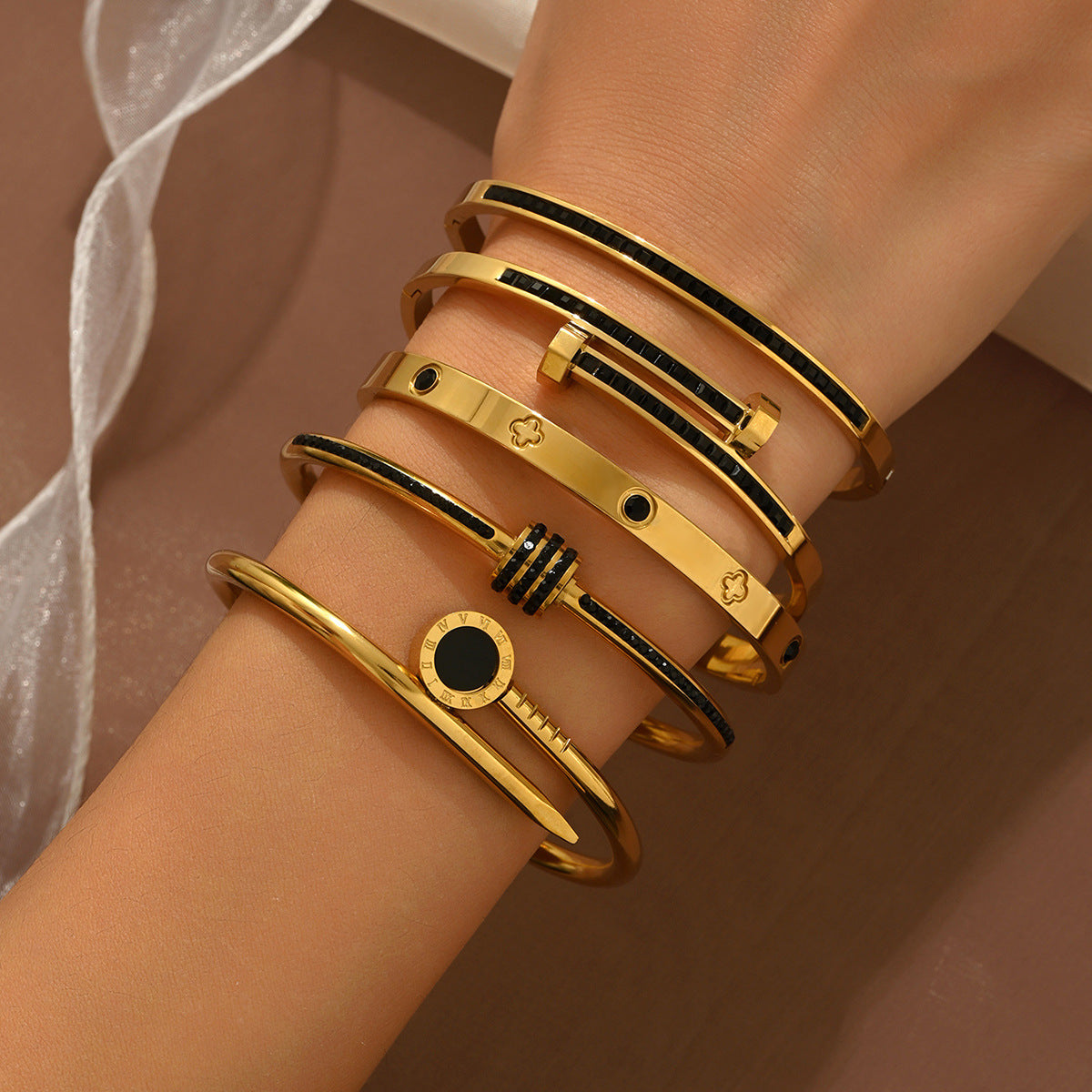 Wholesale Country Style Gold Plated Titanium Steel Bracelet Everyday Wear