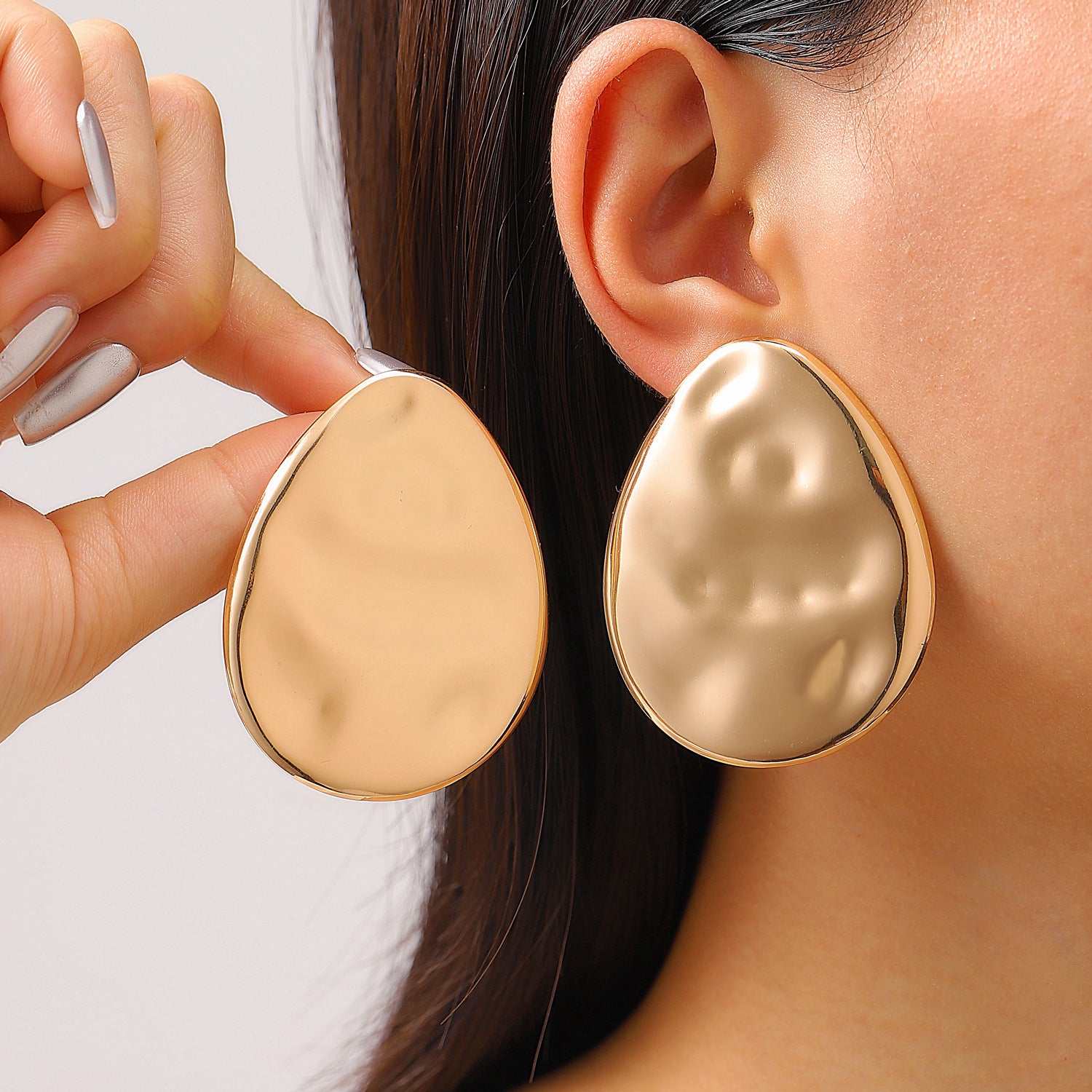Wholesale Electroplated Metal Earrings Geometric Oval Pattern Fashion Accessory