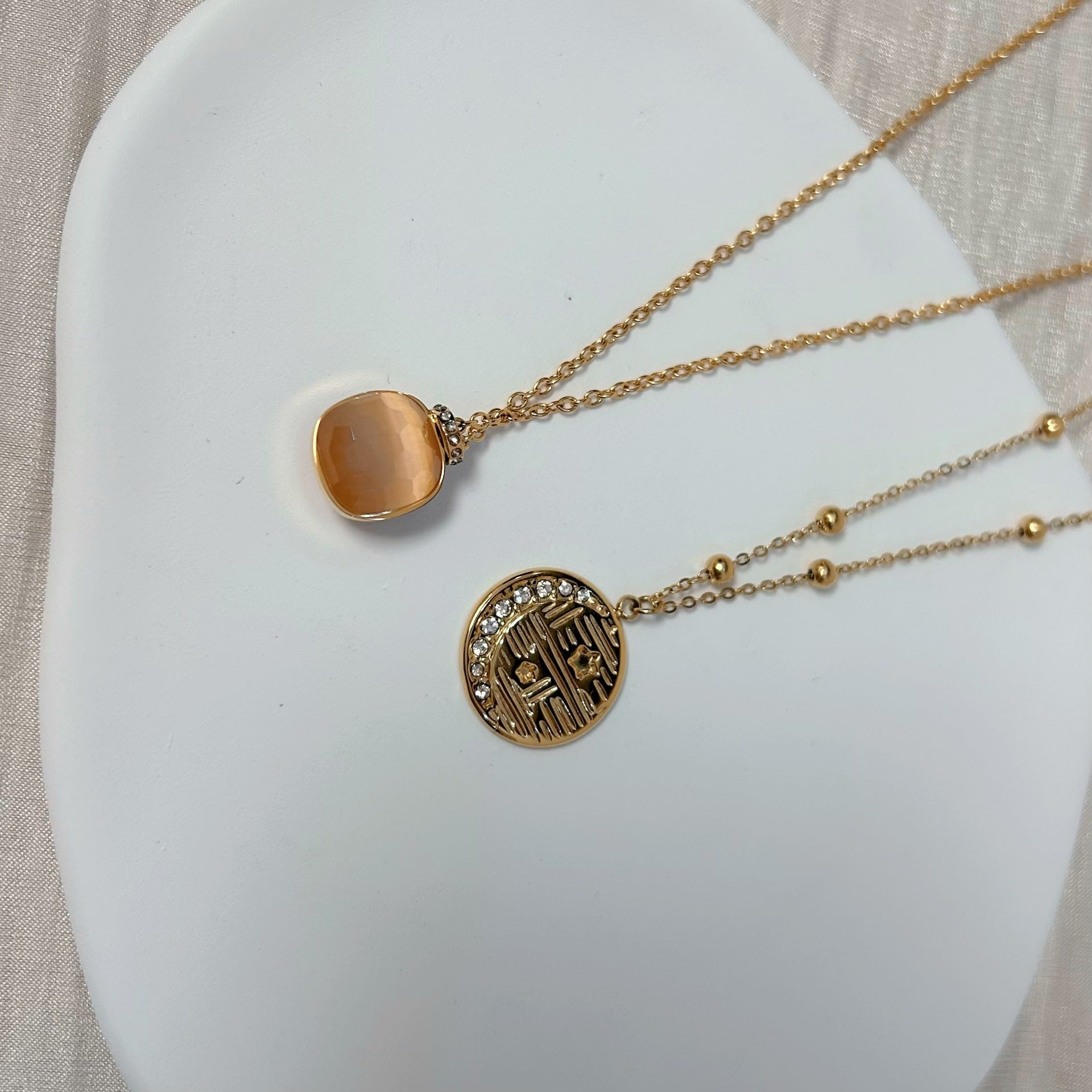 Wholesale  Natural Sun Stone Cut-out Pendant Stainless Steel Necklace