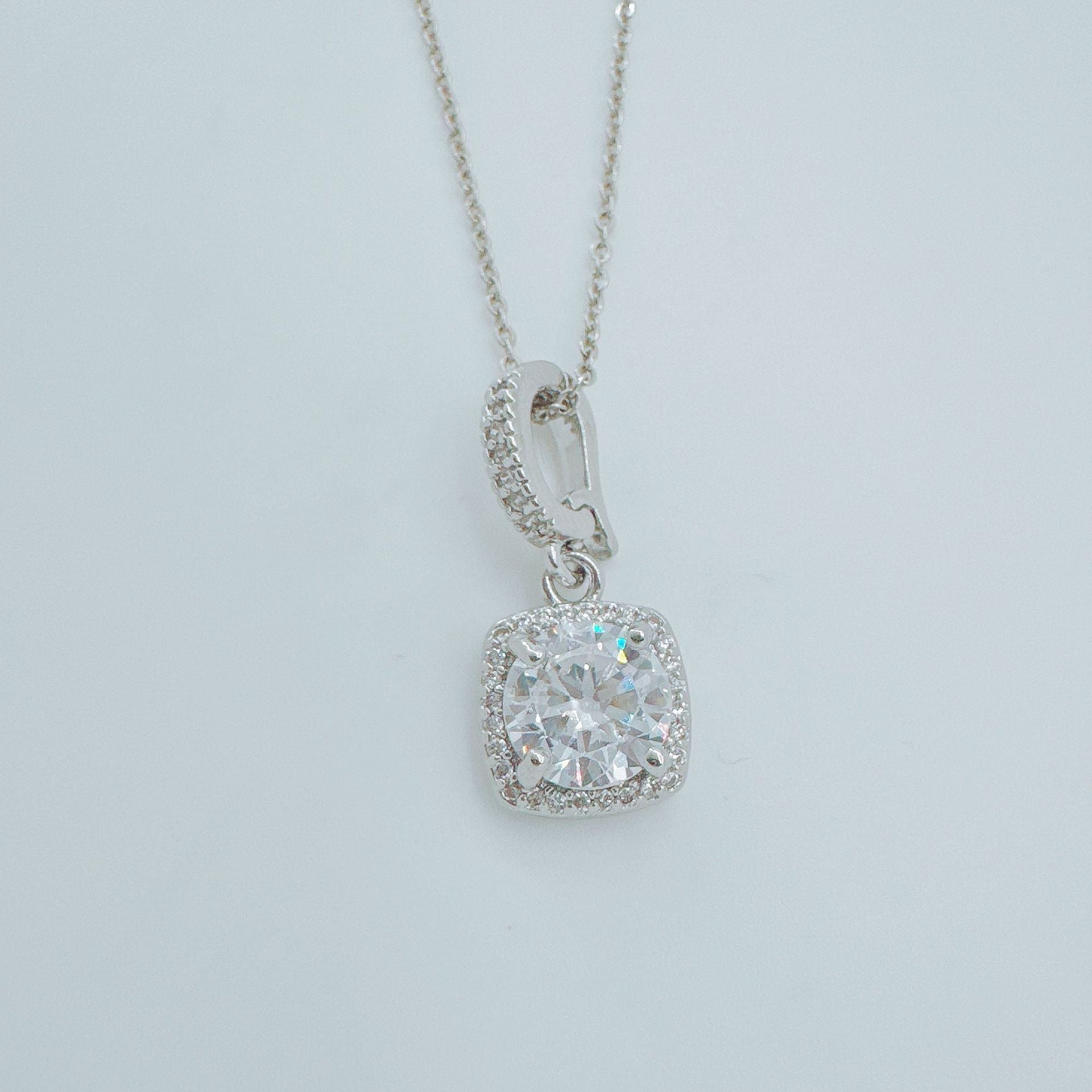 Wholesale Cubic Zirconia Gold Plated Pendant Necklace for Women Boutique Resale Jewelry Accessory