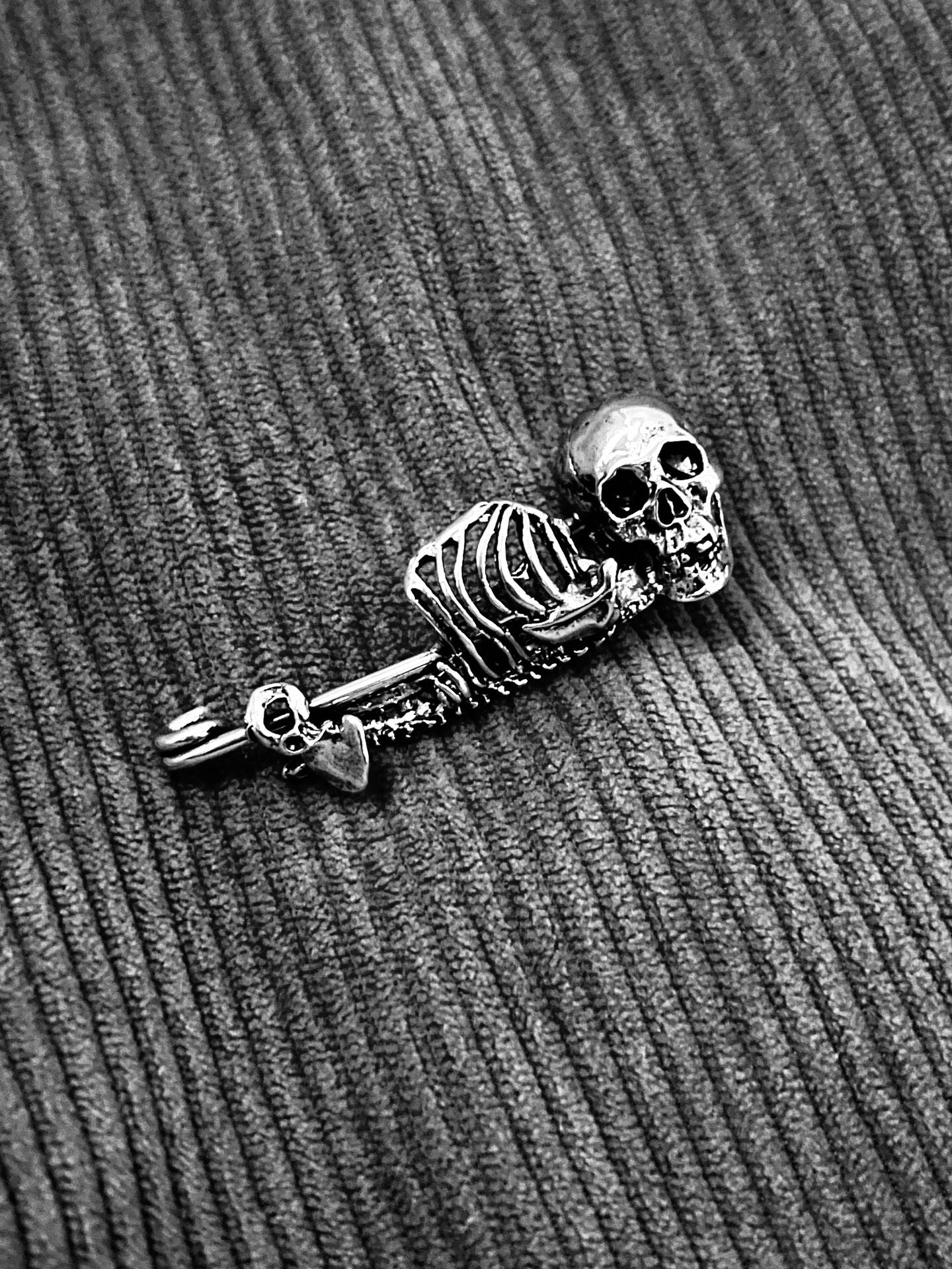 Wholesale  punk style Halloween vintage skull pin dark Goth brooch