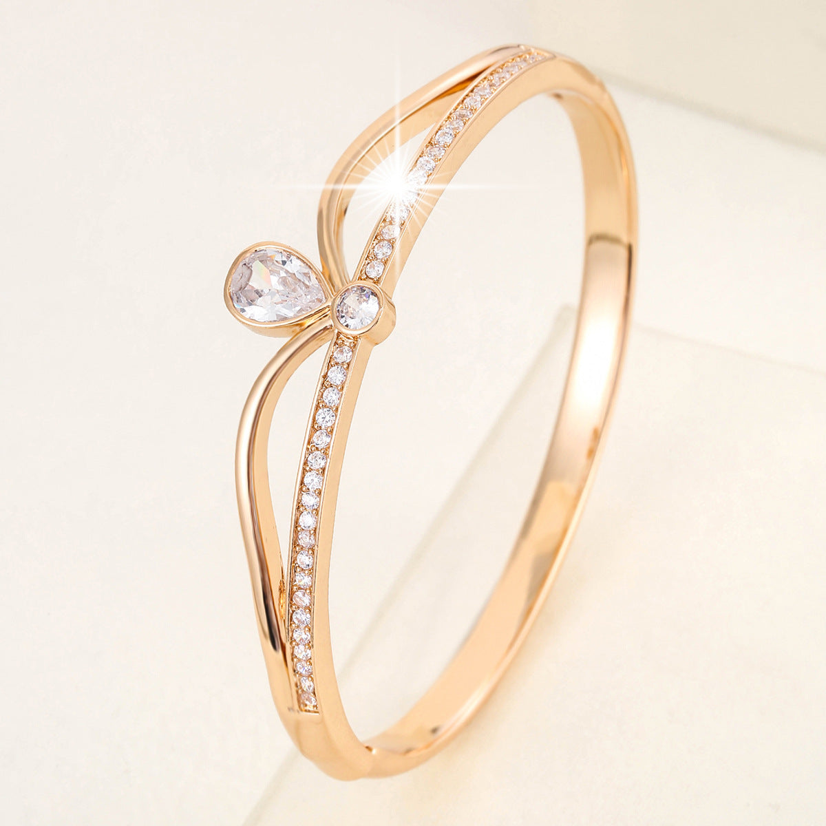 Wholesale  Light Luxury High Quality Diamond Snake Head Flower Star Opening Bracelet